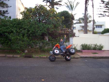 encore moi en deux roue une main